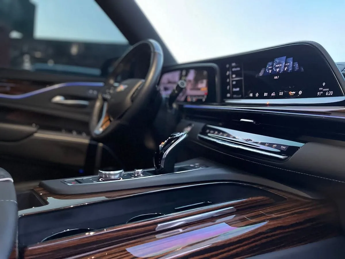 Cadillac Escalade 2021-2024 — Foto 2 de 14