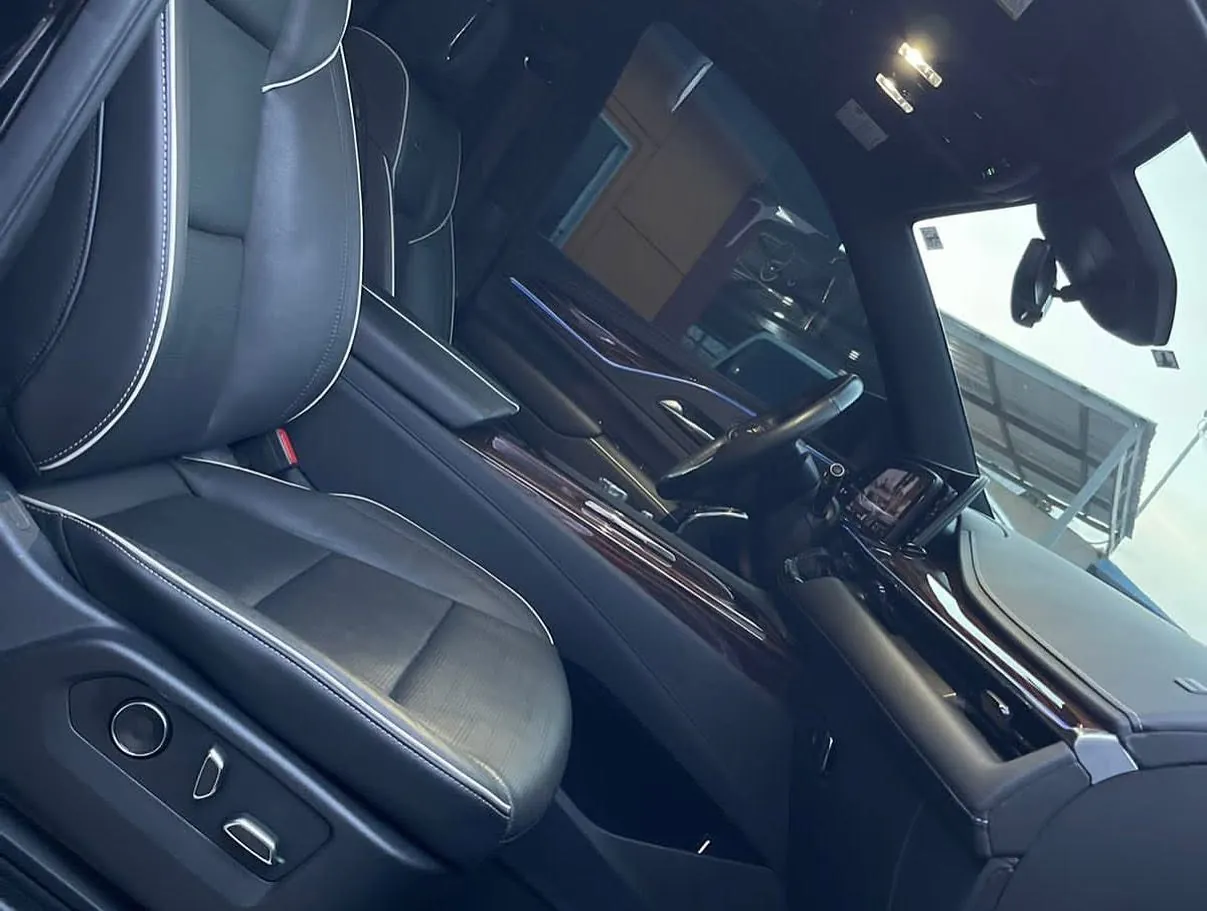 Cadillac Escalade 2021-2024 — Foto 8 de 14