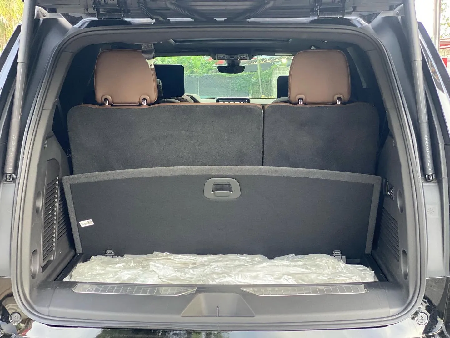 Chevrolet Tahoe High Country 2022-2024 — Foto 2 de 8