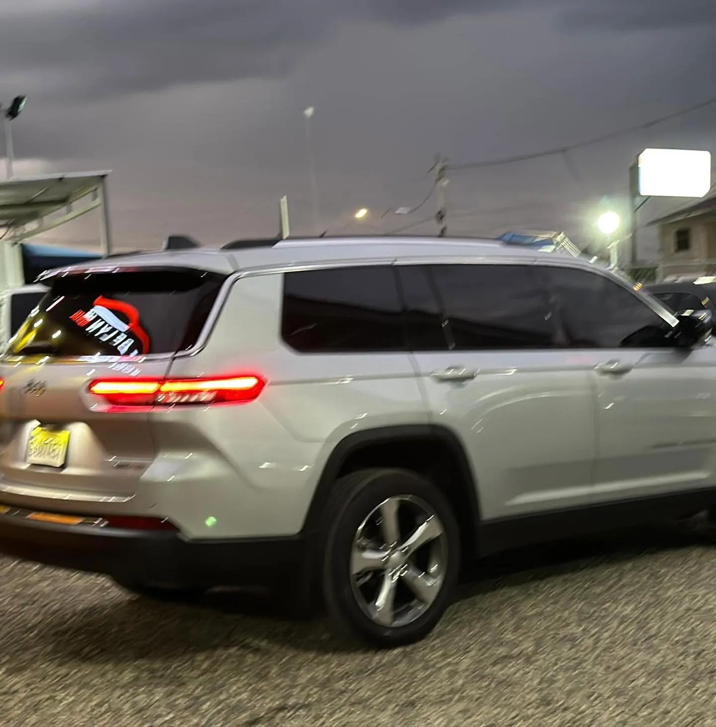 Jeep Grand Cherokee L Limited 2021-2023 — Foto 3 de 9