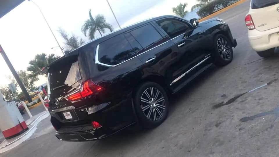 Lexus LX 570 2018-2020 — Foto 1 de 2
