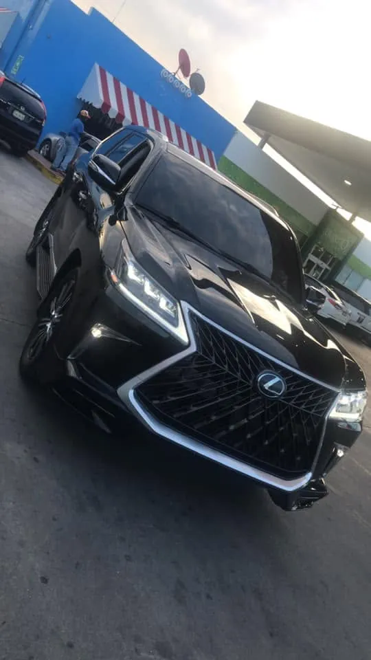 Lexus LX 570 2018-2020 — Foto 2 de 2