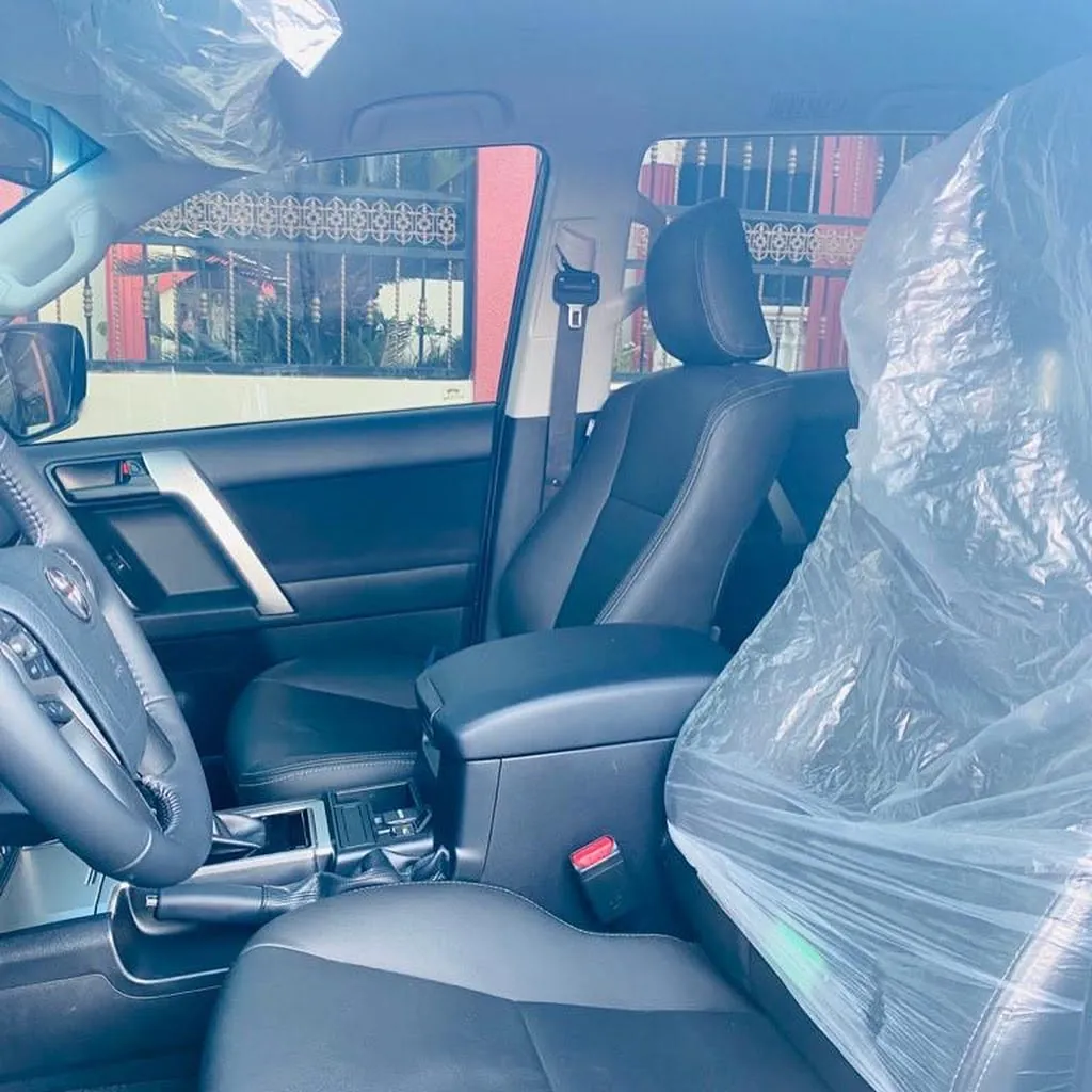 Toyota Land Cruiser Prado 2024 — Foto 2 de 5